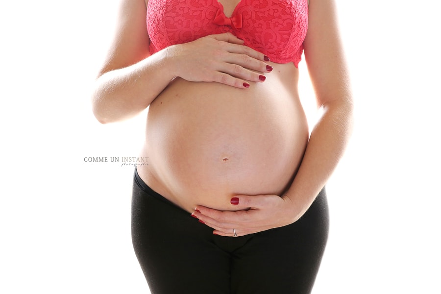 grossesse studio - photographe professionnelle ventre nu - grossesse - photographie pour grossesses
