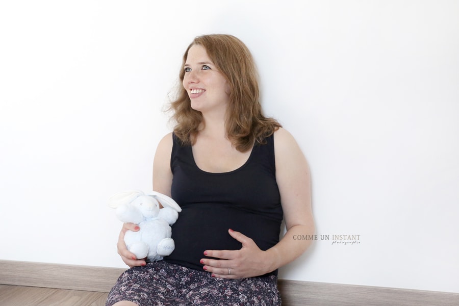 femme enceinte habillée, shooting nouveau né, photographie grossesse studio, bébé, grossesse, shooting de femmes enceintes