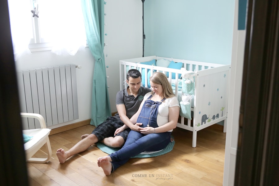 chambre de bébé, photographe à domicile femmes enceintes en plein coeur de Paris 75 et sa région tout près des Tuileries, des Invalides et de l'Opéra, photographe à domicile femme enceinte habillée, photographe grossesse