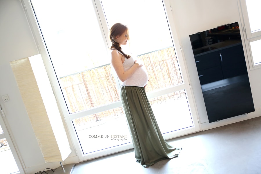 photographe à domicile grossesse - grossesse studio - grossesse - femme enceinte habillée