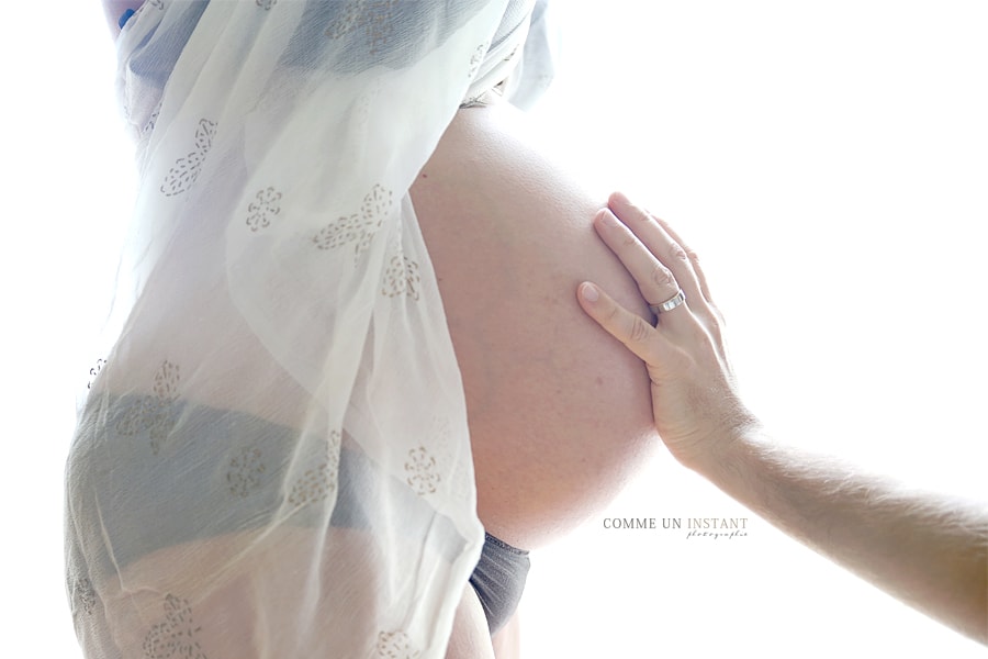 photographe pro grossesse studio - photographe à domicile ventre nu - photographe à domicile grossesse a Paris 75 et sa région tout près du Pont Alexandre III - grossesse