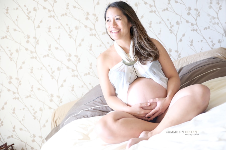 shooting à domicile grossesse studio, photographe a domicile pour femmes enceintes, femme enceinte vietnamienne, photographe a domicile femme enceinte asiatique, reportage photographe grossesse