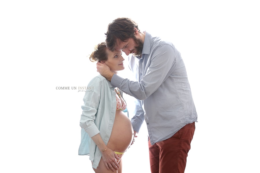 photographe professionnelle ventre nu - femme enceinte habillée - grossesse studio - grossesse - reportage photographe grossesse à Saint-Maur des Fossés (94100 Val de Marne 94) et sa région - amour