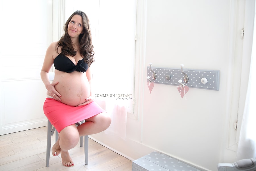 photographie femmes enceintes, femme enceinte habillée, photographe pro grossesse, photographe professionnelle grossesse studio