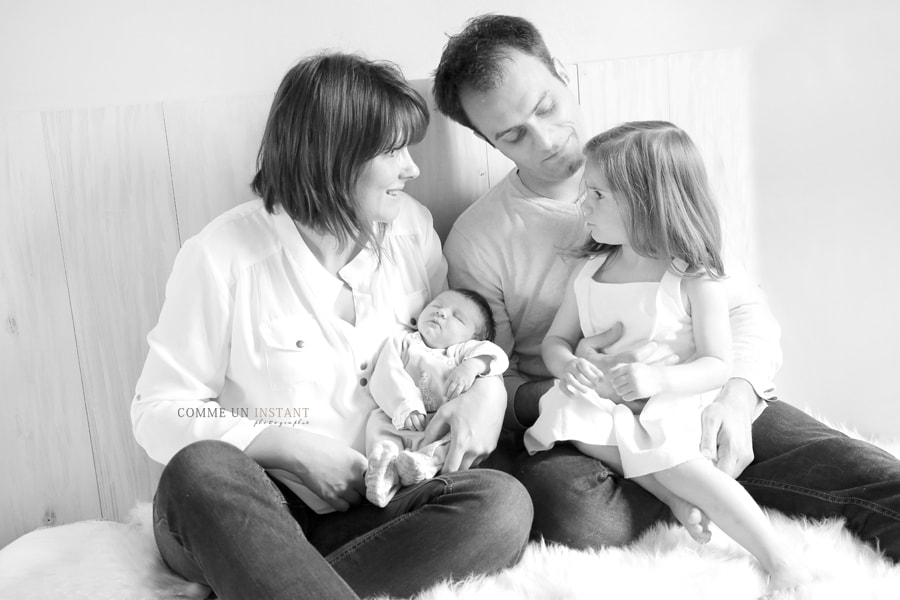 amour, photographe professionnelle nouveau né studio, photographe à domicile pour nouveau né en plein coeur de Saint Cloud (92210 Hauts de Seine 92) et sa région, photographie famille studio, bébé en train de dormir, shooting bébé studio, nouveau né, bébé, nouveau né en train de dormir, photographe professionnelle famille, noir et blanc