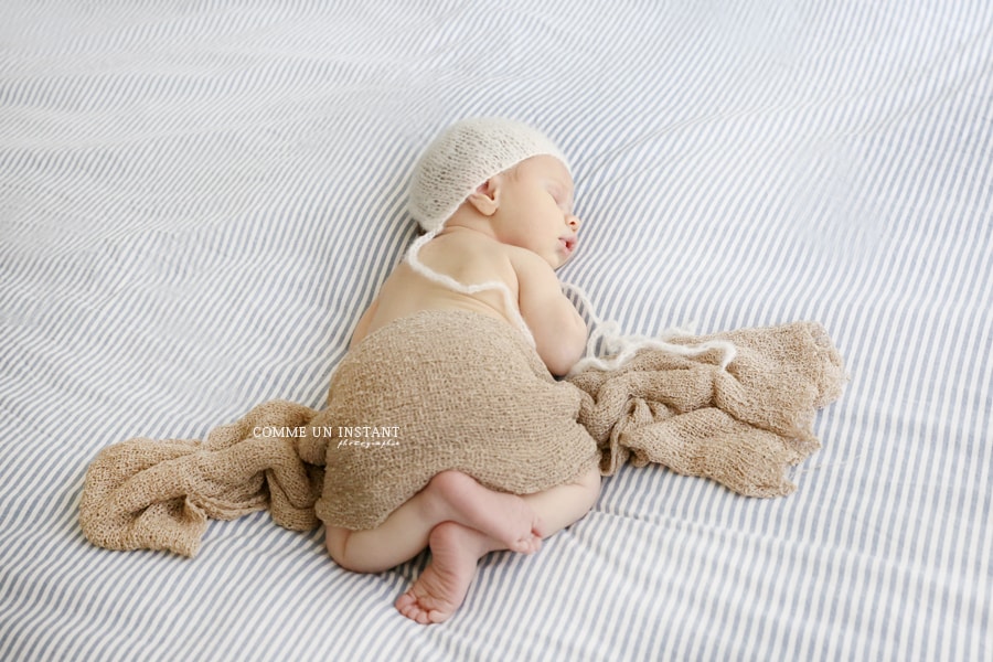 nouveau né - bébé - photographe a domicile nouveau né en train de dormir - bébé en train de dormir - bébé studio - photographe pour nouveaux nés - nouveau né studio