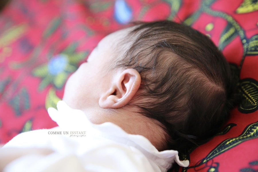 reportage photographe pour nouveau ne en plein coeur de Courbevoie (92400 Hauts de Seine 92) et sa région, nouveau né, bébé, photographe a domicile nouveau né studio, reportage photographe nouveau né en train de dormir, bébé studio, photographe pro bébé métis