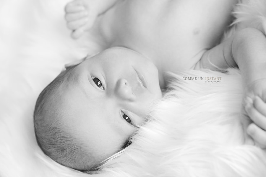 bébé studio - bébé - shooting à domicile nouveau né studio - photographe a domicile bébés a Montmorency (95160 Val d'Oise 95) et sa région - photographe professionnelle noir et blanc - shooting nouveau né