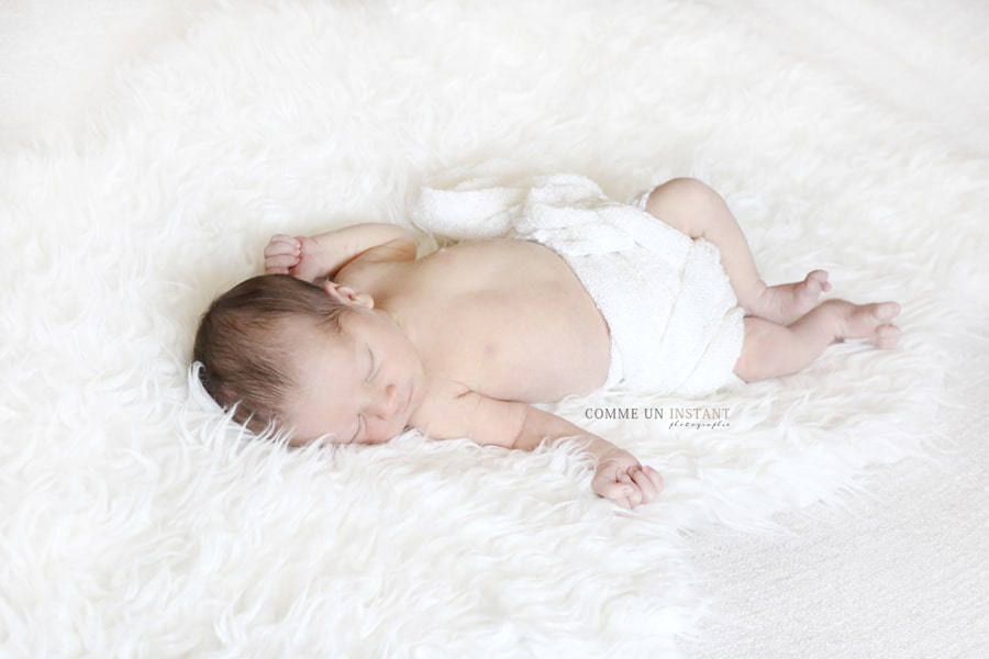 photographe pro de bebe en plein coeur de Paris (75000 Paris 75), bébé en train de dormir, nouveau né en train de dormir, bébé aux yeux bleus, photographe nouveau né, nouveau né studio, bébé studio, bébé, photographie amour