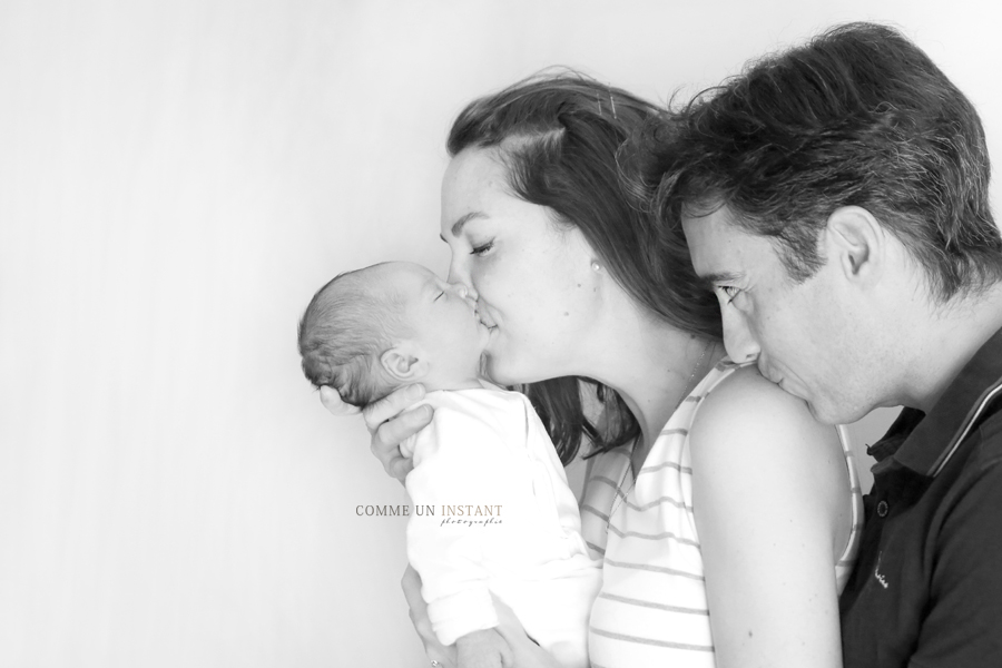 photographe professionnelle bébé studio - nouveau né studio - photographie bébé - photographe professionnelle amour - reportage photographe noir et blanc - famille studio - photographe professionnelle pour bebe en centre ville de Paris (75000 Paris 75) - photographe pro famille - shooting à domicile nouveau né en train de dormir - photographe professionnelle nouveau né - bébé en train de dormir