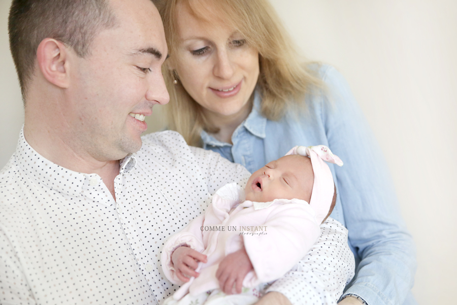 reportage photographe nouveau né - photographe a domicile bébé en train de dormir - bébé studio - photographe professionnelle amour - shooting famille studio - bébé - reportage photographe nouveau né studio - reportage photographe nouveau né - shooting famille - nouveau né en train de dormir