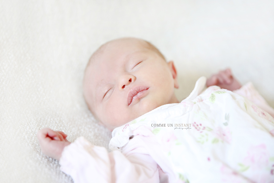 photographe à domicile nouveau né en train de dormir, nouveau né, shooting à domicile pour nouveaux nés en plein coeur de Saint-Maur des Fossés (94100 Val de Marne 94), photographe pro bébé studio, bébé en train de dormir, photographe professionnelle nouveau né studio, reportage photographe bébé