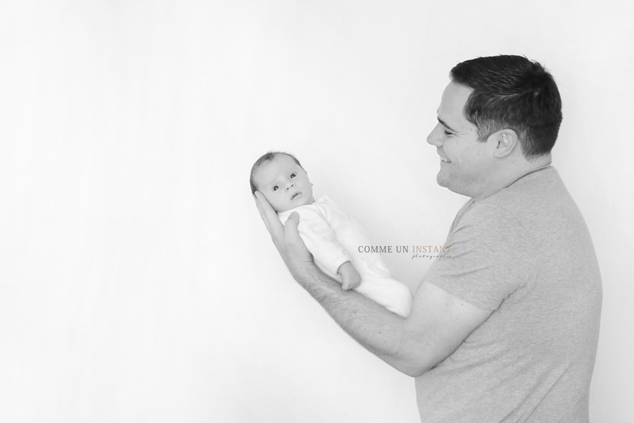 famille, photographe pro noir et blanc, bébé studio, nouveau né studio, bébé, photographie famille studio, shooting de bébé, nouveau né