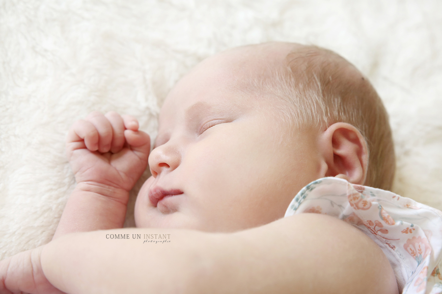 photographe pro bébé studio - photographe a domicile de bebes à Saint-Maur des Fossés (94100 Val de Marne 94) - bébé en train de dormir - shooting nouveau né - nouveau né studio - bébé - shooting à domicile nouveau né en train de dormir