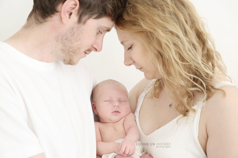 bébé - photographe famille studio - amour - photographe à domicile nouveau né studio - nouveau né - photographe professionnelle bébé studio - reportage photographe pour nouveau ne - bébé en train de dormir - shooting famille - nouveau né en train de dormir