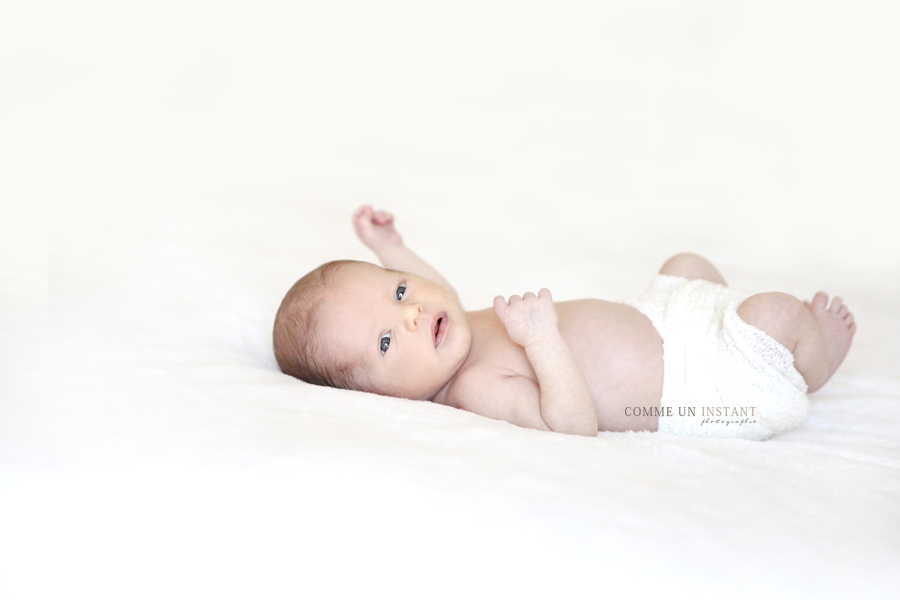 photographe à domicile bébé aux yeux bleus - bébé - bébé studio - nouveau né studio - nouveau né - reportage photographe pour nouveau ne sur Saint Germain en Laye (78100 Yvelines 78)