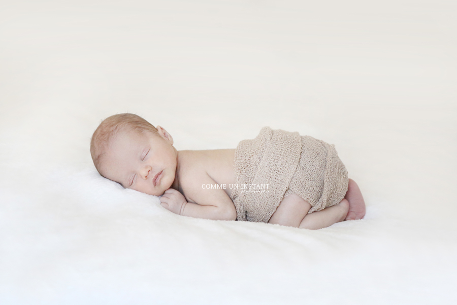 shooting à domicile nouveau né, photographe pro pour bébé sur Rueil Malmaison (92500 Hauts de Seine 92), shooting nouveau né en train de dormir, photographe pro nouveau né studio, bébé studio, photographe bébé, photographe professionnelle bébé en train de dormir