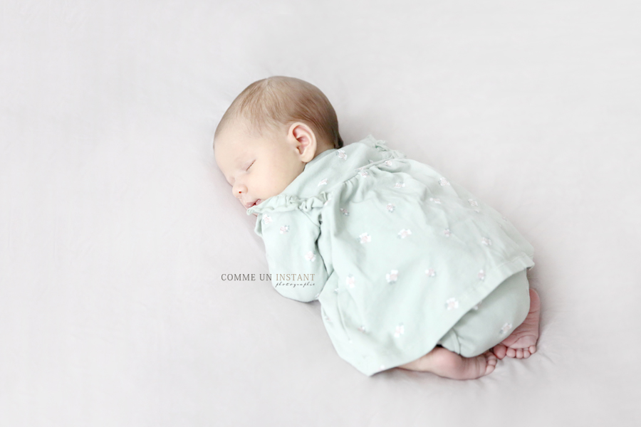 photographe bébé en train de dormir - shooting à domicile nouveau né - photographe pro bébé - bébé studio - reportage photographe pour bébé en plein coeur de Sannois (95110 Val d'Oise 95) et sa région - photographe pro nouveau né studio - photographe a domicile nouveau né en train de dormir