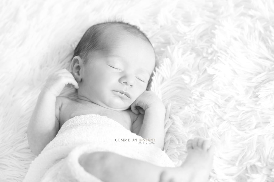 photographie bebes, photographe a domicile nouveau né studio, bébé studio, photographe pro noir et blanc, bébé, nouveau né, nouveau né en train de dormir, bébé en train de dormir