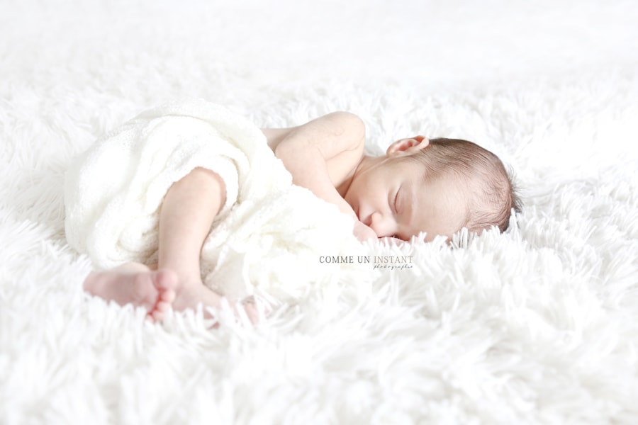 nouveau né - photographe bébé studio - photographe pro nouveau né en train de dormir - photographe pro bébé - bébé en train de dormir - reportage photographe nouveau ne en centre ville de Saint Germain en Laye (78100 Yvelines 78) et sa région - nouveau né studio