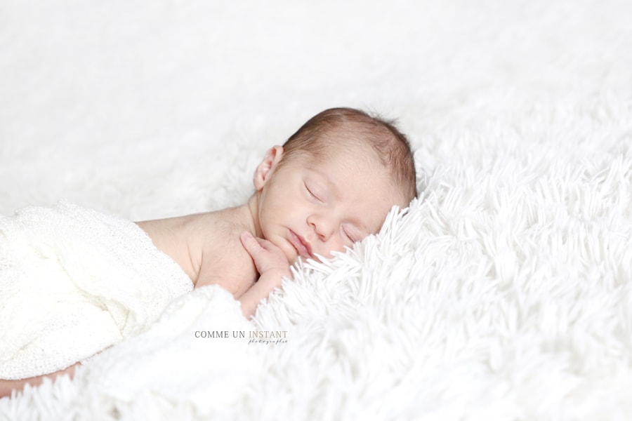 shooting pour bebe, reportage photographe nouveau né studio, photographe à domicile bébé studio, nouveau né en train de dormir, bébé en train de dormir, nouveau né, photographe professionnelle bébé