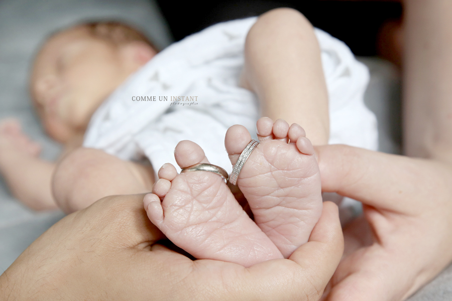 photographe a domicile nouveau né studio, shooting de bébé sur Cergy Pontoise (95100 Val d'Oise 95), photographe professionnelle bébé, shooting nouveau né, petits pieds, petit peton, photographe à domicile bébé studio