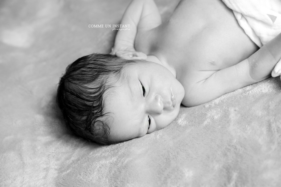bébé studio - noir et blanc - bébé - nouveau né studio - photographie pour nouveaux nes - nouveau né