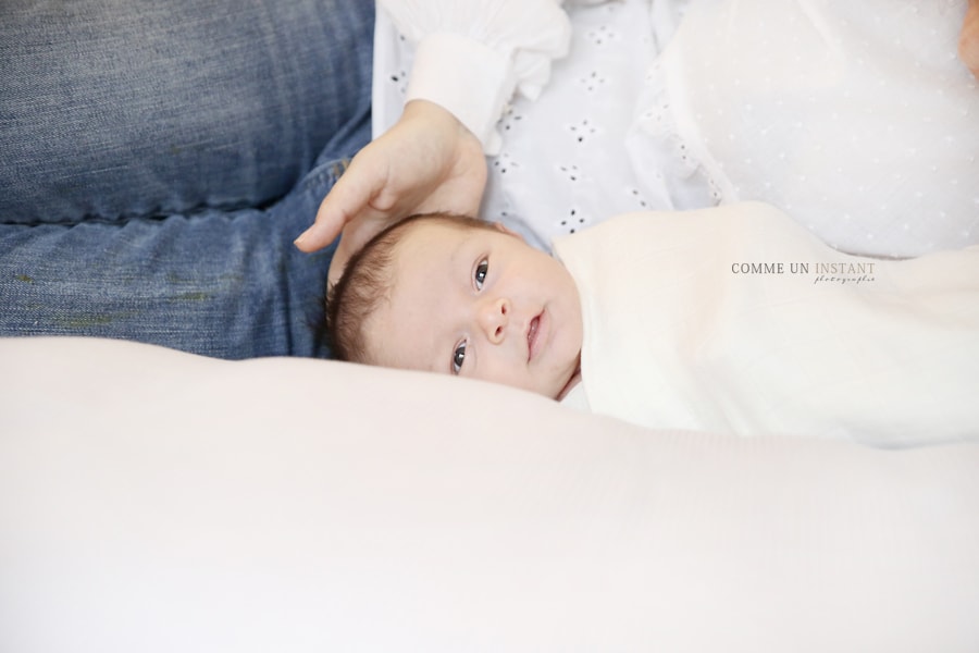 famille - nouveau né - photographe pro de nouveau né à Neuilly sur Seine (92200 Hauts de Seine 92) - photographe famille studio - bébé studio - bébé - nouveau né studio