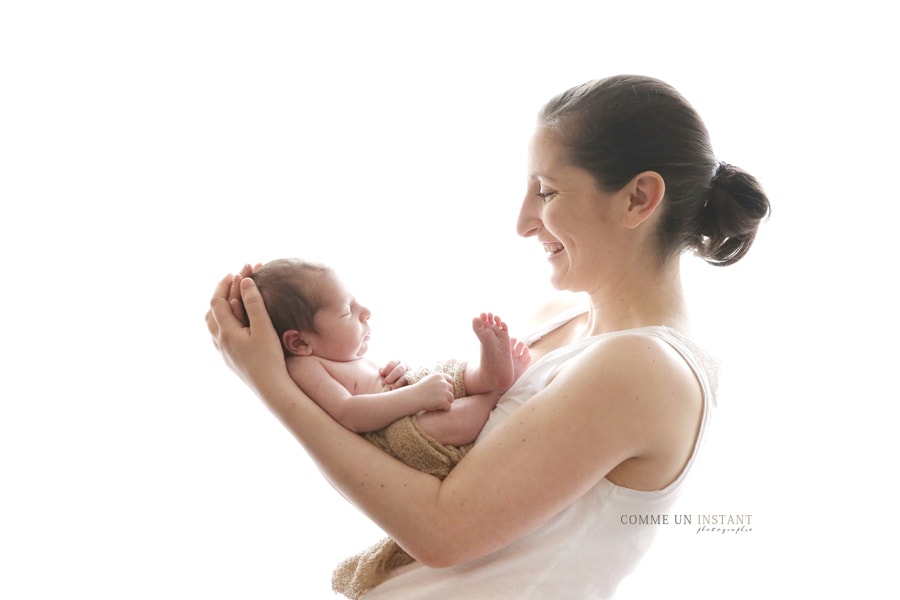 famille, nouveau né en train de dormir, bébé studio, photographie pour nouveaux nes, bébé, famille studio, nouveau né studio, bébé en train de dormir