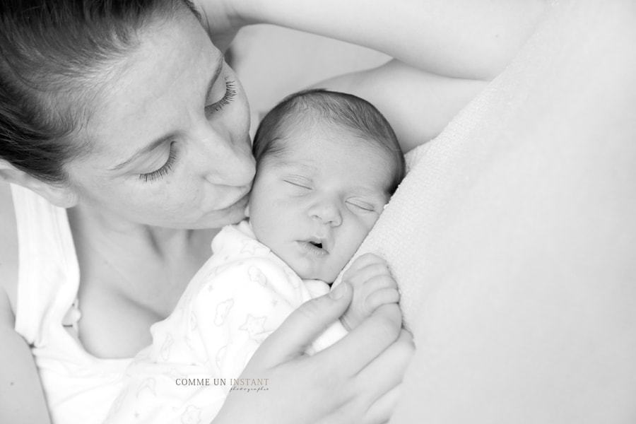 photographe de bébé sur Maisons Alfort (94700 Val de Marne 94), nouveau né studio, bébé studio, famille, nouveau né en train de dormir, photographie bébé en train de dormir, nouveau né, photographe pro famille studio, photographe a domicile bébé