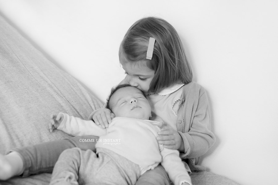 photographe famille, photographe pro nouveau né studio, famille studio, photographe pro noir et blanc, photographe a domicile nouveau né, photographe pro amour, shooting à domicile bébé studio, photographe pro nouveaux nés en centre ville de Montmorency (95160 Val d'Oise 95), photographe professionnelle nouveau né en train de dormir, photographe pro bébé