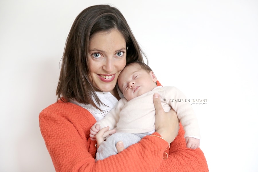 famille - famille studio - nouveau né studio - photographe à domicile bébé en train de dormir - nouveau né en train de dormir - bébé - photographe a domicile bébé studio - photographe pro amour - photographe professionnelle nouveau né - photographe à domicile pour bebe