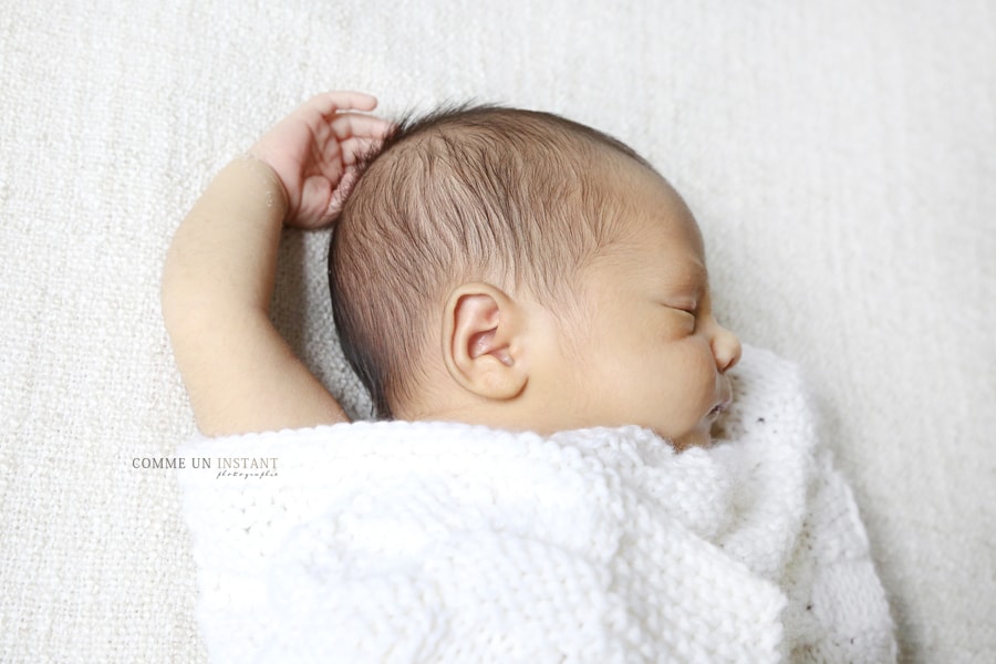 nouveau né, bébé en train de dormir, photographe a domicile nouveau né en train de dormir, photographe à domicile nouveau né studio, petites mains, photographe professionnelle bébé, photographe pro nouveaux nés à Paris (75000 Paris 75), photographe professionnelle bébé studio