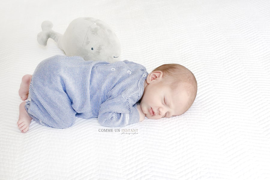 photographe pour nouveaux nes a Versailles (78000 Yvelines 78) - nouveau né en train de dormir - bébé - nouveau né - nouveau né studio - bébé studio - bébé en train de dormir