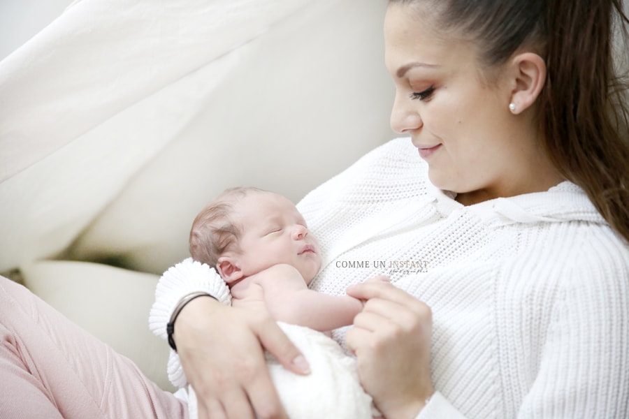 photographe pro bébé studio - shooting à domicile nouveau né en train de dormir - photographe a domicile famille studio - bébé en train de dormir - photographe bébé - photographe a domicile amour - famille - photographe à domicile pour bébés sur Saint-Maur des Fossés (94100 Val de Marne 94) - nouveau né studio - nouveau né - photographie chambre de bébé