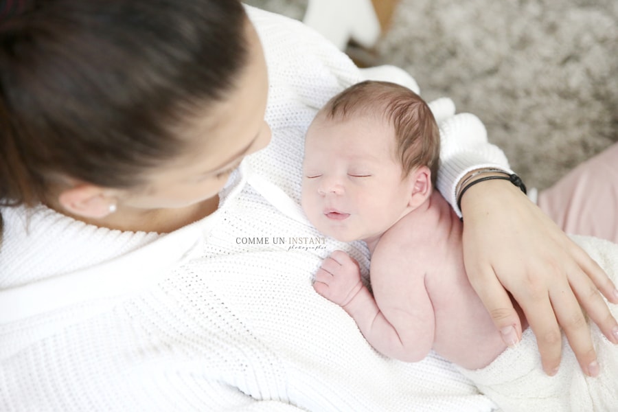 famille studio - photographe a domicile pour nouveaux nes - reportage photographe famille - bébé studio - chambre de bébé - amour - photographe a domicile bébé - bébé en train de dormir - photographe a domicile nouveau né en train de dormir - reportage photographe nouveau né studio - nouveau né