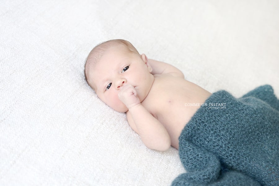 photographe à domicile nouveau né studio, shooting à domicile de bebes à Neuilly sur Seine (92200 Hauts de Seine 92) et sa région, bébé, photographe pro amour, photographe nouveau né, bébé studio