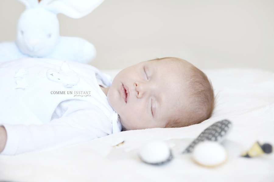 photographe à domicile nouveau né studio, nouveau né, bébé studio, photographe a domicile pour nouveaux nés, nouveau né en train de dormir, bébé