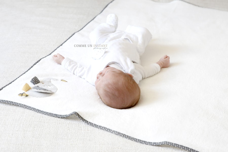 photographie bébé, photographe à domicile nouveau né en train de dormir, photographe a domicile nouveaux nes a Versailles (78000 Yvelines 78), nouveau né, photographe bébé studio, photographe à domicile nouveau né studio