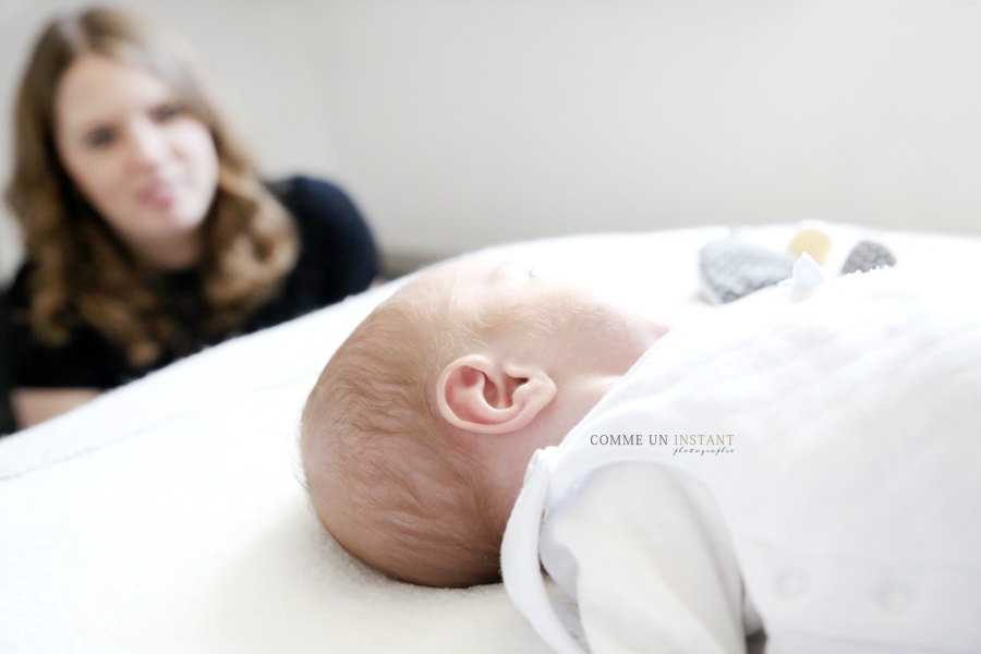 bébé studio, photographe professionnelle nouveau né en train de dormir, nouveau né, photographe pro amour, photographe à domicile famille studio, photographe à domicile bébé, famille, nouveau né studio, photographe a domicile nouveau né à Vincennes (94300 Val de Marne 94) et sa région