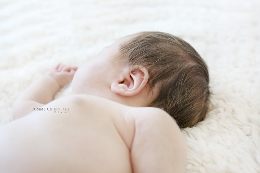 photographe professionnelle de nouveaux nes à Alfortville (94140 Val de Marne 94) et sa région, nouveau né en train de dormir, shooting nouveau né studio, bébé studio, bébé, photographe professionnelle nouveau né, photographe à domicile bébé en train de dormir, photographe professionnelle bébé asiatique