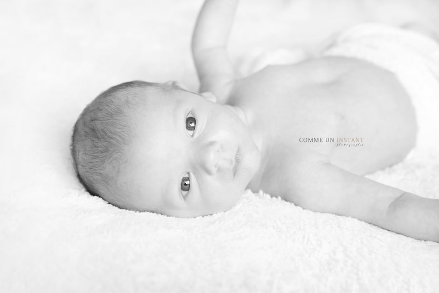 shooting à domicile nouveau né studio, reportage photographe noir et blanc, photographe pro bébé, photographe pro de nouveaux nés, shooting à domicile nouveau né, shooting bébé studio