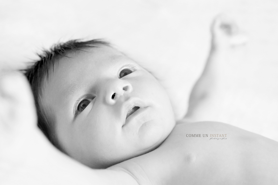 bébé - photographie noir et blanc - photographe a domicile bébé studio - nouveau né - nouveau né studio - photographe pro nouveaux nés