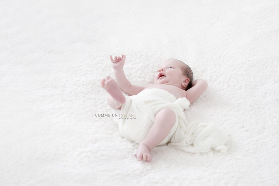 photographe professionnelle enfant studio, photographie nouveau né, shooting à domicile bébé, shooting à domicile nouveau né studio, bébé studio, photographe pro bébé sur Vincennes (94300 Val de Marne 94) et sa région, petits pieds, petit peton, petites mains