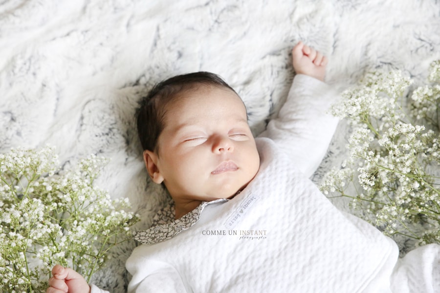 photographe a domicile bébé en train de dormir - bébé - photographe à domicile nouveau né - bébé studio - nouveau né studio - photographe a domicile nouveaux nes - photographe pro bébé métis - photographie nouveau né en train de dormir