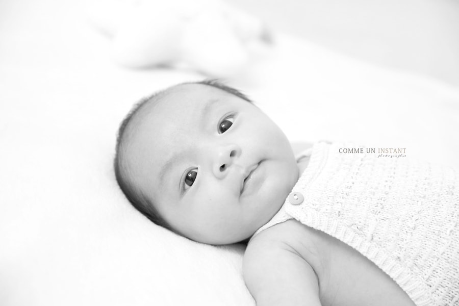 bébé asiatique - bébé studio - photographe bébé - noir et blanc - nouveau né - photographe pro nouveaux nés en centre ville de Versailles (78000 Yvelines 78) - photographe à domicile nouveau né studio