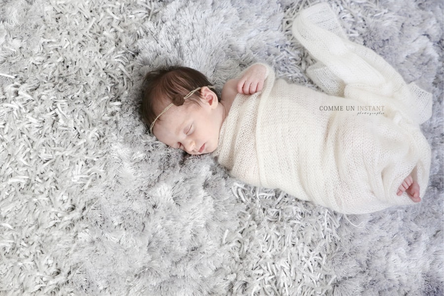 bébé, photographe a domicile bébé sur Suresnes (92150 Hauts de Seine 92), shooting nouveau né studio, bébé studio, photographe a domicile nouveau né, nouveau né en train de dormir