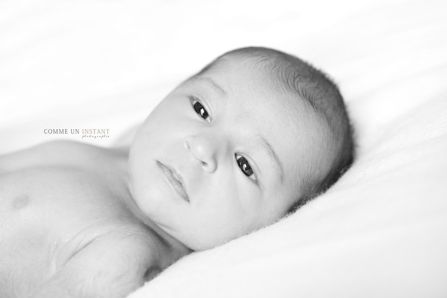 bébé studio - nouveau né studio - photographe a domicile de nouveaux nés a Châtillon (92320 Hauts de Seine 92) et sa région - photographe pro nouveau né - bébé - photographe noir et blanc - bébé métis