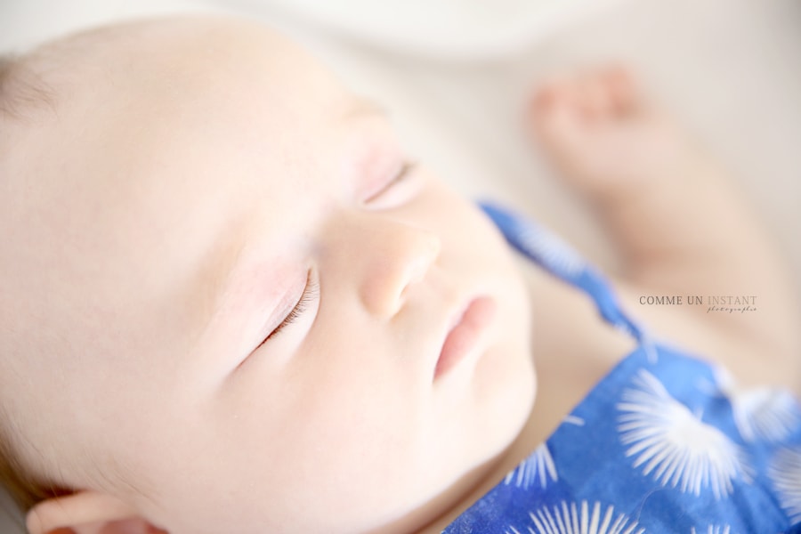 photographe pro bébés à Neuilly sur Seine (92200 Hauts de Seine 92) - nouveau né en train de dormir