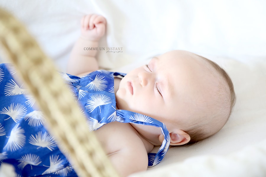 photographe pro bébé, nouveau né en train de dormir, reportage photographe de bébés